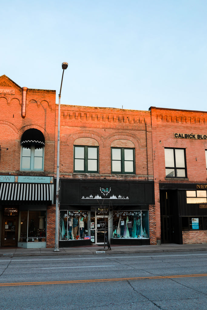 ANNUAL KALISPELL WAREHOUSE SALE 2022 The Montana Scene