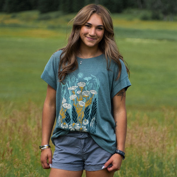 Wild Field Ladies Tee - Washed Basil - The Montana Scene