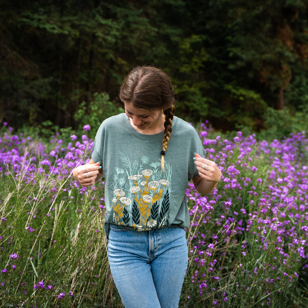 Wild Field Ladies Tee - Washed Basil - The Montana Scene