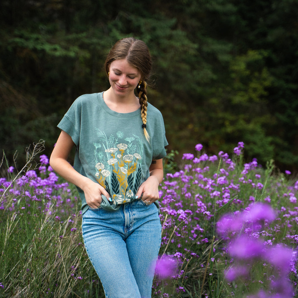 Wild Field Ladies Tee - Washed Basil - The Montana Scene